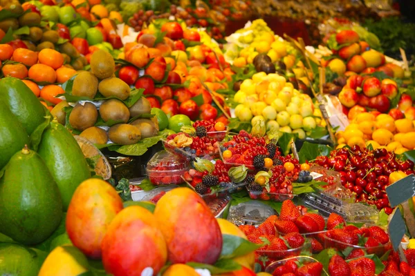 Mercado de frutas Frutas e produtos hortícolas frescos — Fotografia de Stock