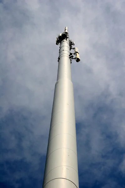 Torre de telemóvel — Fotografia de Stock
