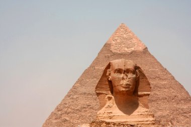 Piramit Sfenks ile