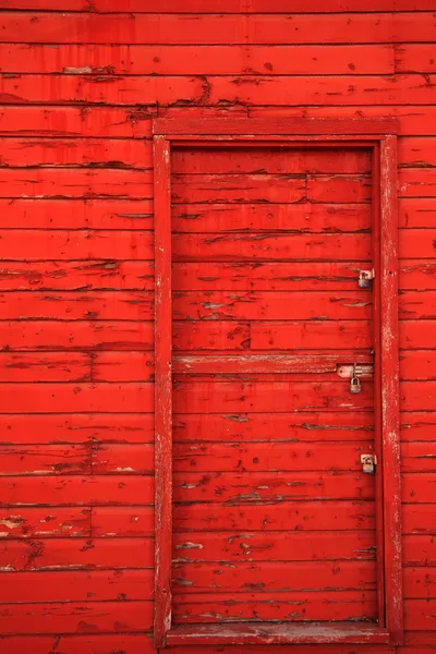 Kırmızı ahır kapısı