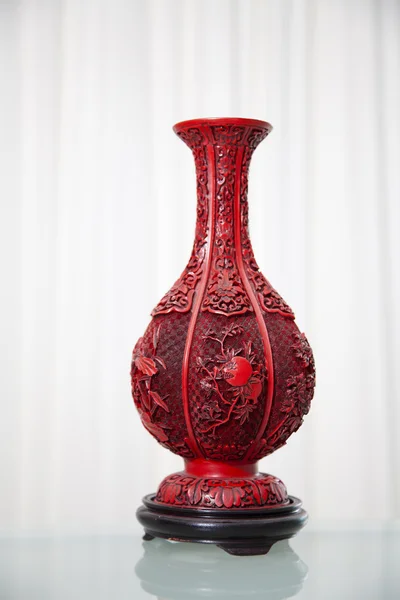 Czerwony chiński wazon — Zdjęcie stockowe