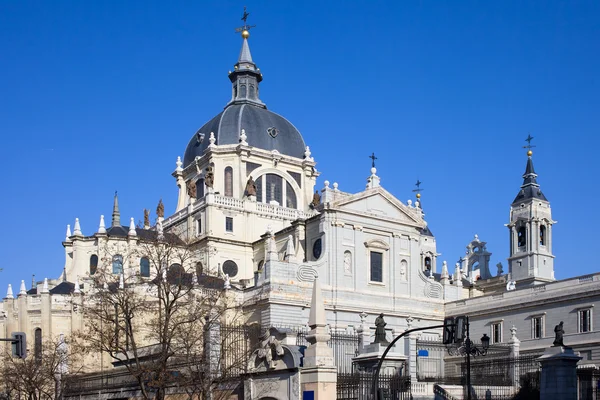 Catedral de la Almudena en Madrid — Foto de Stock