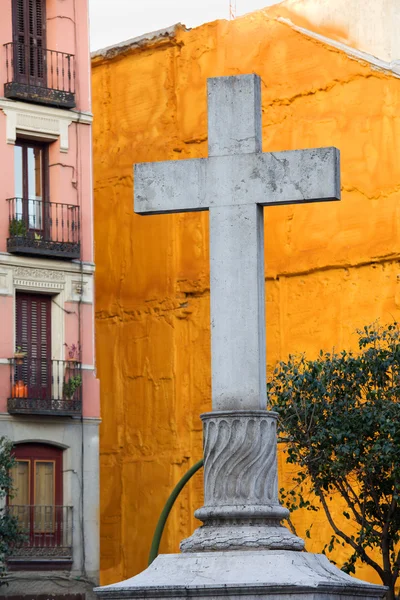 Cross at the Plaza de Puerta Cerrada in Madrid — Stock Photo, Image