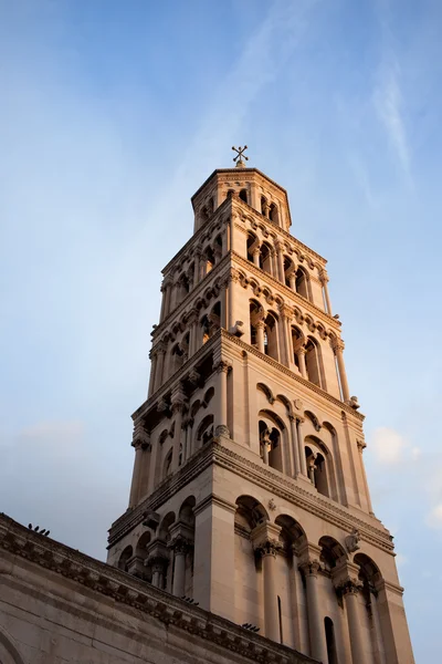 Glockenturm gespalten — Stockfoto