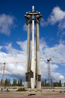 Monument of the Fallen Shipyard Workers clipart