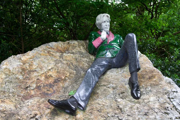 奥斯卡 · 王尔德雕像在都柏林 — 图库照片