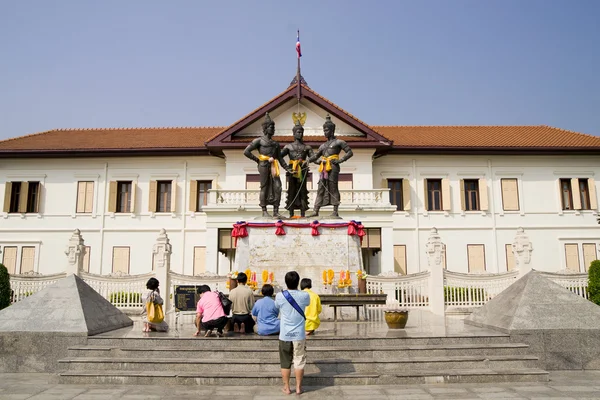 Памятник трём королям в Чиангмае — стоковое фото