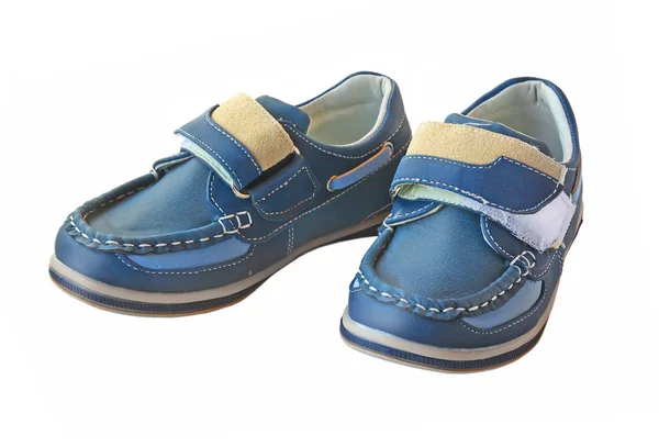 Par criança pequena bota azul na moda em um fundo branco — Fotografia de Stock