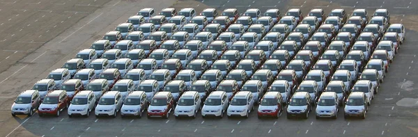 Автомобили в порту Стоковое Изображение