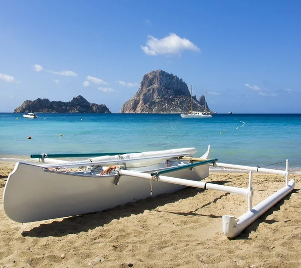 Blaues Meer bei Ibiza — Stockfoto