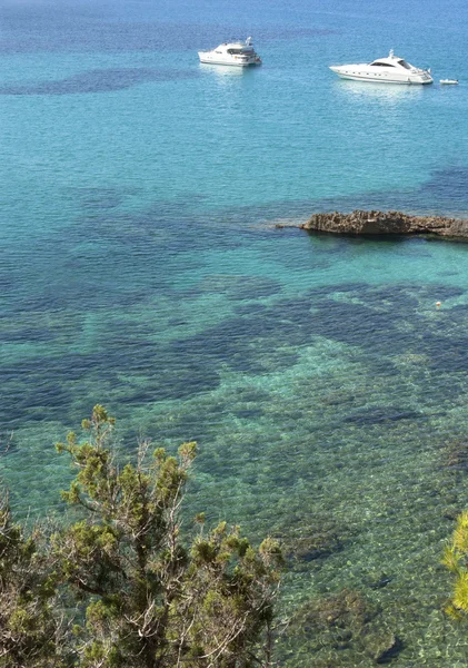 Mar azul en Ibiza — Foto de Stock