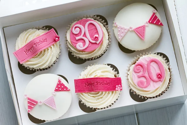 30 cumpleaños cupcakes — Foto de Stock