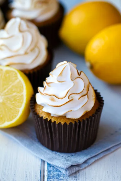 Лимонний безе кекси — стокове фото