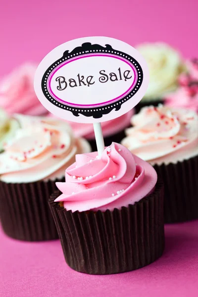 Cupcakes para uma venda de bolos — Fotografia de Stock