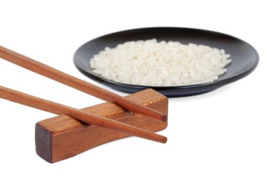 yemek çubukları ve pirinç levha