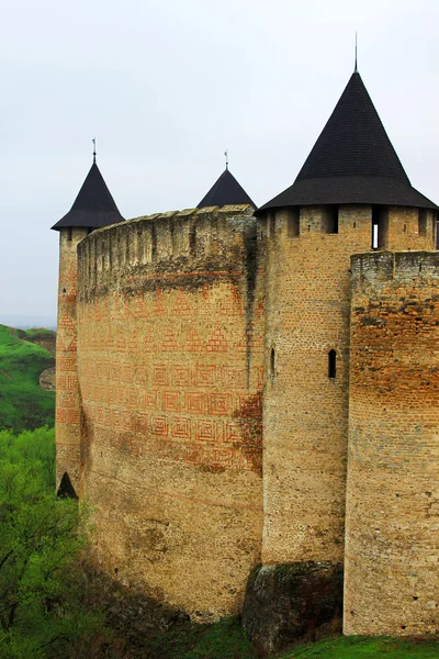 Vista de la fortaleza de Khotyn, Ucrania occidental (siglo XIII) ) — Foto de Stock