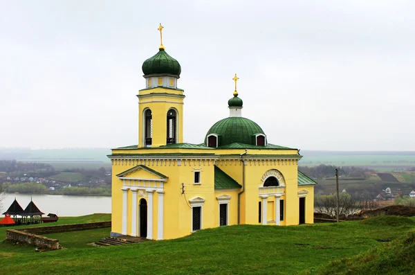 Khotyn, 서쪽 우크라이나에 있는 오래 된 교회 — 스톡 사진