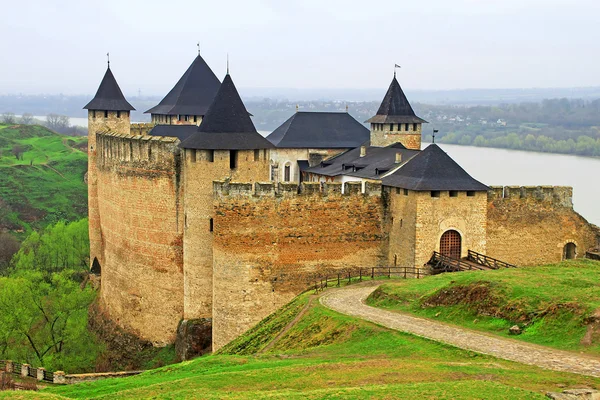 Vista da fortaleza de Khotyn, oeste da Ucrânia (século XIII ) — Fotografia de Stock