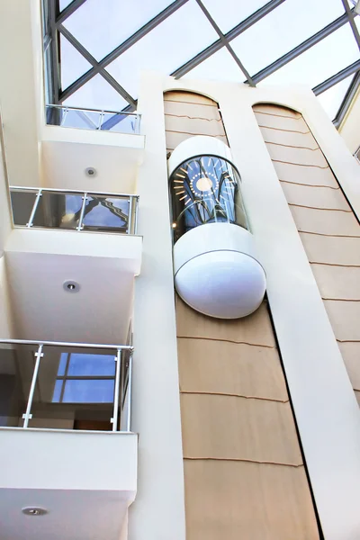 Lift in het moderne gebouw, Turkije — Stockfoto