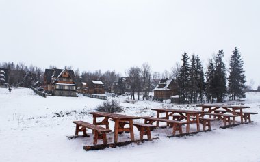 Tatry dağlara kar yağıyor. Zakopane şehir. Polonya.