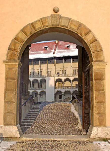 Вход во дворец Вавель — стоковое фото