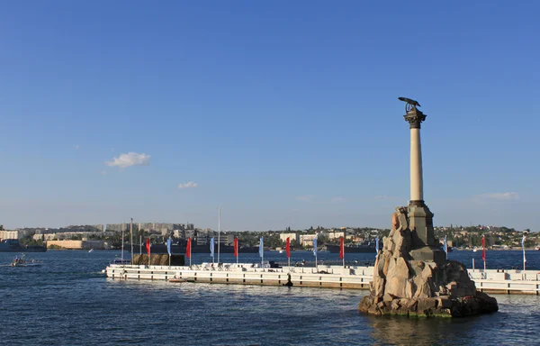 Het monument van de gezonken schepen, symbool van sevastopol, Krim — Stockfoto