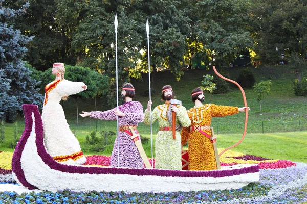 Raditional 56 flower exhibition timed to the Independence Day — Stock Photo, Image
