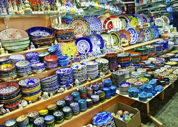 Klasyczna turecka ceramika na rynku — Zdjęcie stockowe