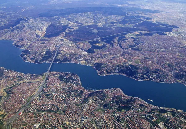 Istanboel en de Bosporus vanuit de lucht Rechtenvrije Stockafbeeldingen