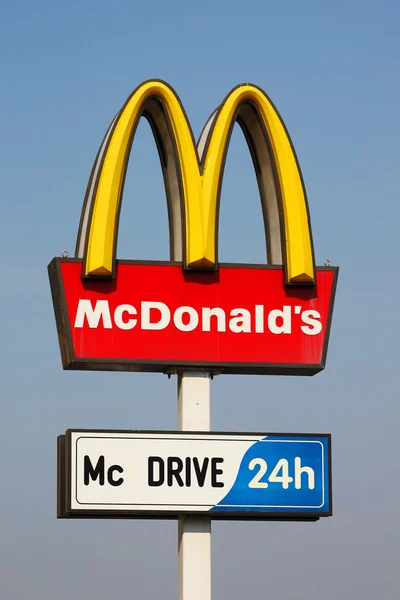 Stock image KYIV, UKRAINE - MARCH 18: McDonalds logo on blue sky background on March 18, 2012 in Kyiv, Ukraine. McDonald's Corporation is the world's largest chain of hamburger fast food restaurants.