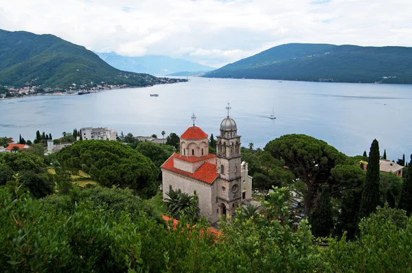 Savina 修道院是塞族东正教修道院附近城市海尔，黑山 — 图库照片
