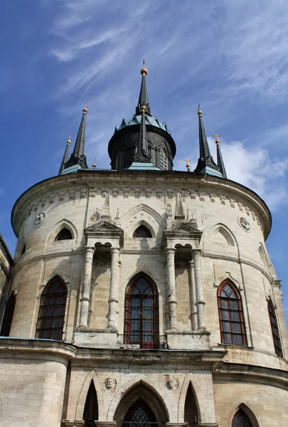 Beyaz taş Gotik Kilisesi duvar — Stok fotoğraf