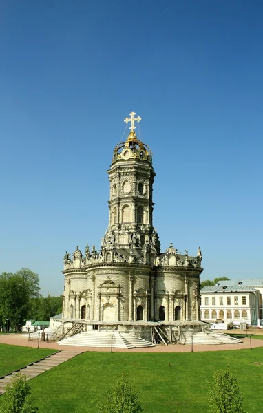 Église orthodoxe de style baroque — Photo