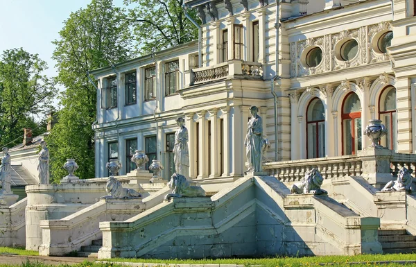 Entrée principale de l'ancien palais — Photo