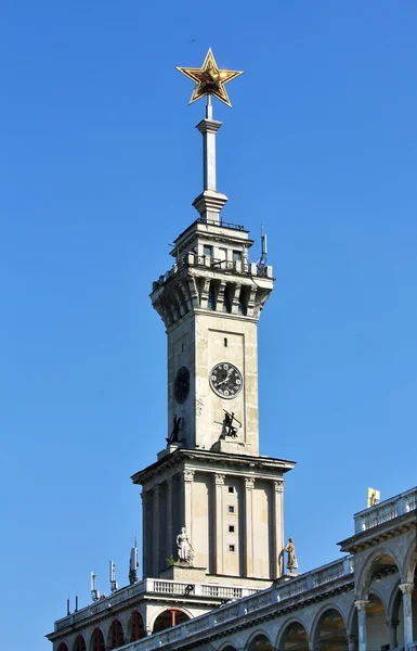 Věž budovy s hvězdou — Stock fotografie