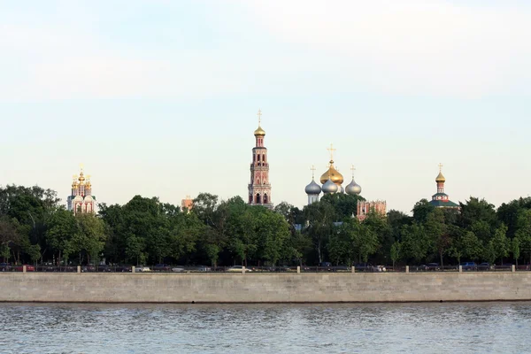 Torres do Convento Novodevichy — Fotografia de Stock