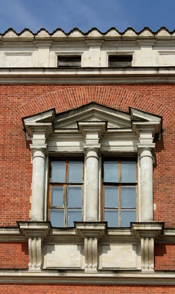 Jendela dari gaya bangunan klasik — Stok Foto