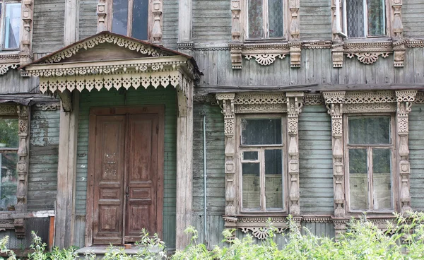 Fasad på ett gammalt hus — Stockfoto
