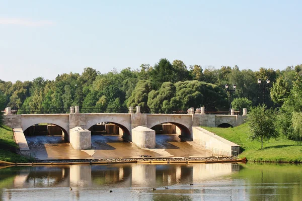Tsaritsynso-dam (figürliche Brücke)) — Stockfoto