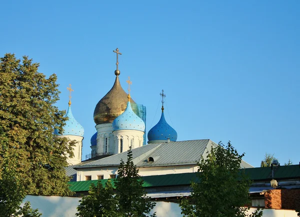 Koepels van het novospassky-klooster in Moskou — Stockfoto