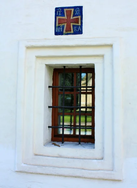 Okno zabytkowego budynku — Zdjęcie stockowe