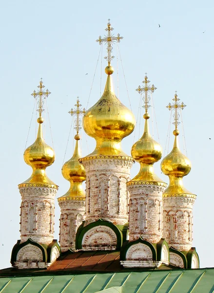 Goldene Kuppeln der orthodoxen Kirche — Stockfoto