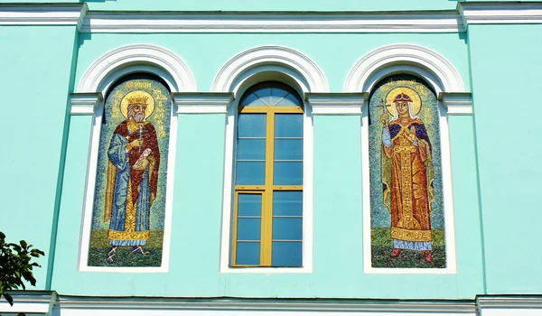 Ikony na zdi kostelů — Stock fotografie