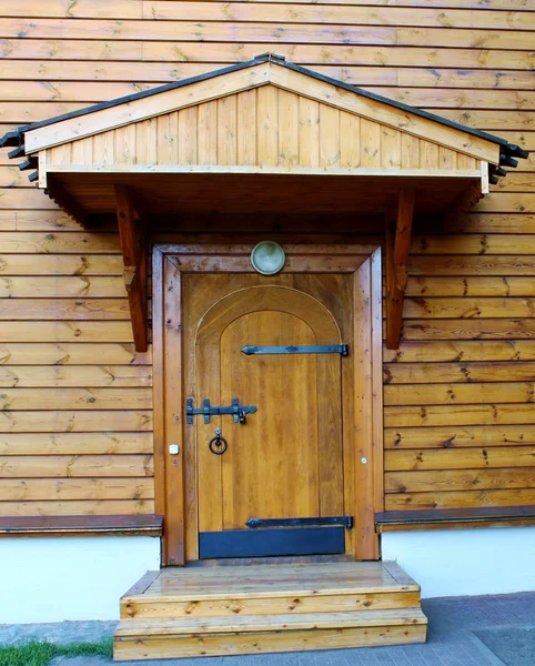 Eingang zum Holzhaus — Stockfoto