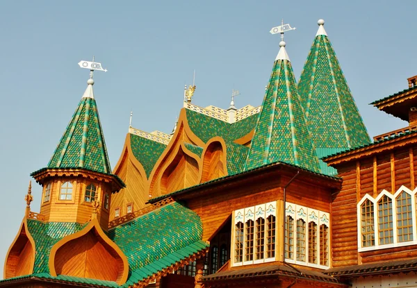 Wieże pałacu Car Aleksy Michajłowicz — Zdjęcie stockowe