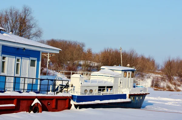 Muelle del río en invierno — Foto de Stock