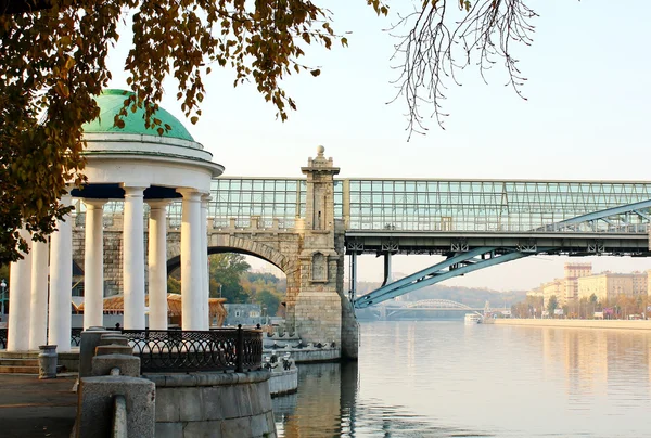 Embankment de la rivière Moskva en automne Images De Stock Libres De Droits