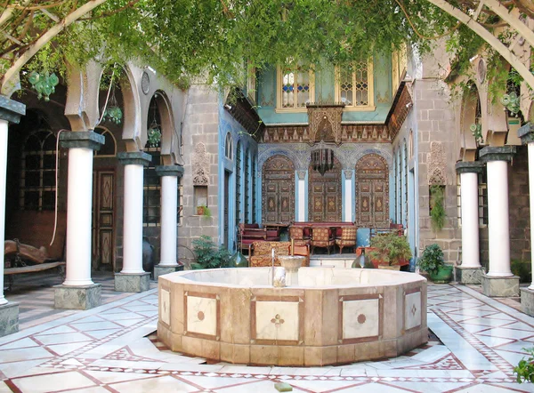 Eastern courtyard with a fountain — Stock Photo, Image