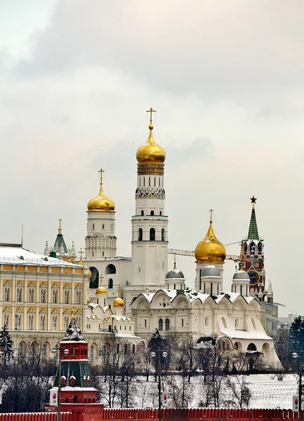 Gouden koepels van kremlin van Moskou — Stockfoto