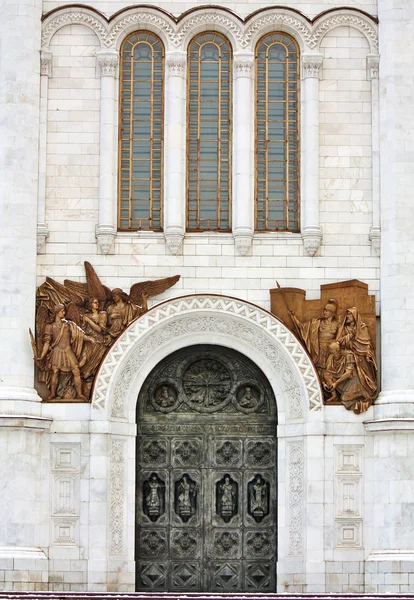 Entrance to the temple of Christ the Saviour Cathedral in Mosco — Stock Photo, Image
